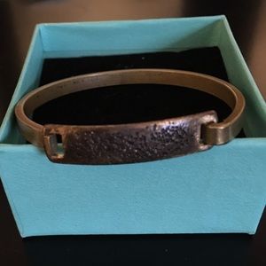 Bronze handmade metal self-closure fitted bracelet